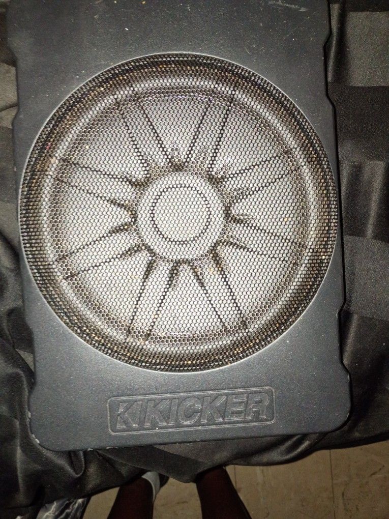 10"Kicker Subwoofer w/ Built In Amp