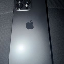 iPhone 16 Pro Max (Black Titanium)