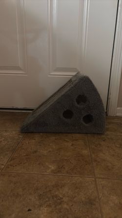 Cat hideout and scratcher