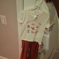 Clothes for a 5 year old child, brand new, never worn