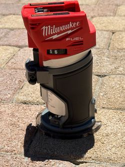 M18 Milwaukee FUEL BRUSHLESS ROUTER ( variable  speed)
