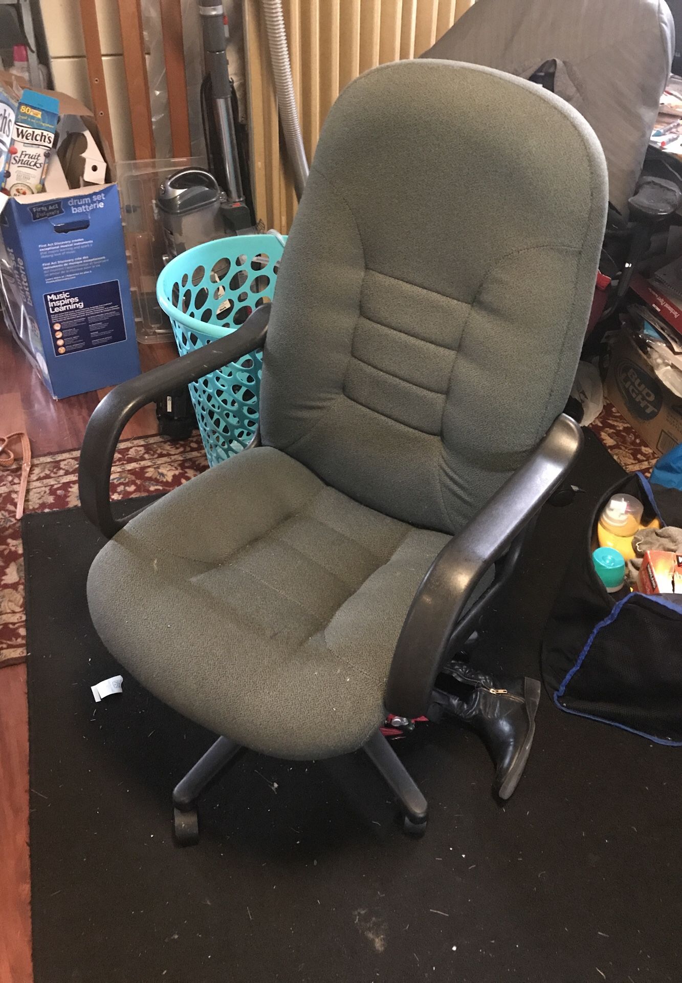 Office chair(hydraulics broken)