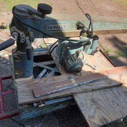 Fully Functional Dewalt Saw.