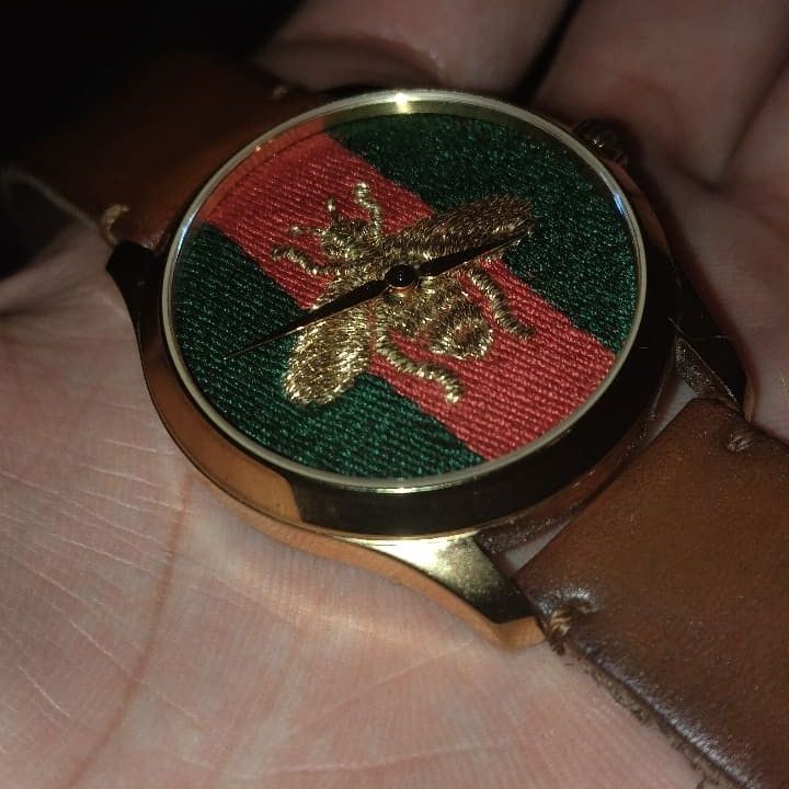 Gucci Bumblebee brown leather Strap Watch