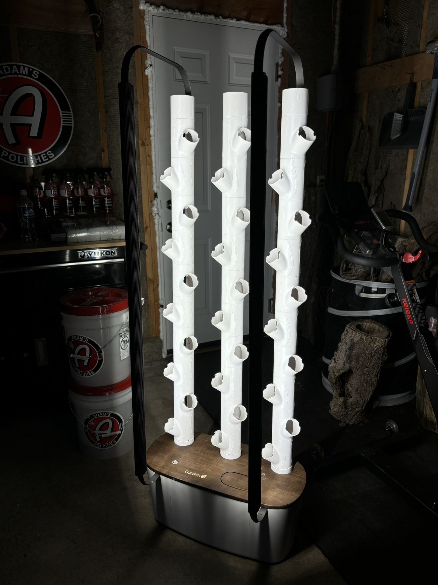 Gardyn Hydroponic System WITH New Parts AND over $800 of Growing Accessories