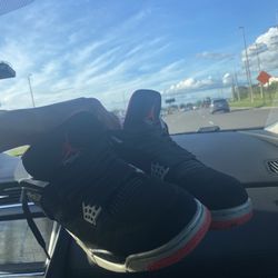 Air Jordan 4 Retro “Bred”