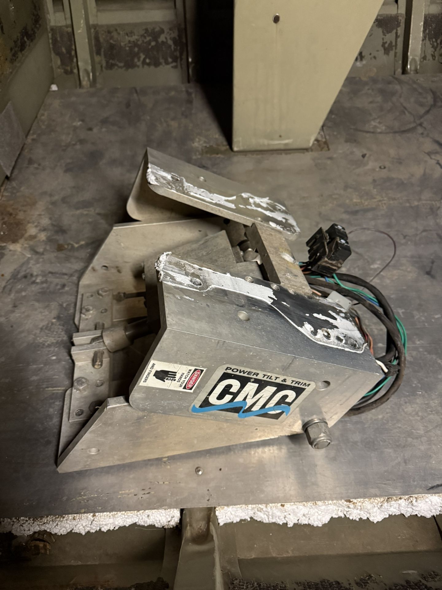 CMC PT-130 Power Tilt And Trim