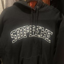 100% AUTHENTIC SUPREME HOODIE • BLACK SIZE SMALL