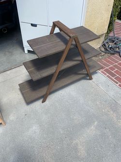 Multi level display table