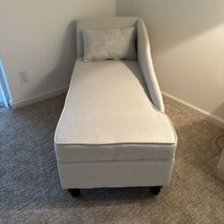  Chaise Lounge & Storage Trunk. Mint Condition! Never Used. 
