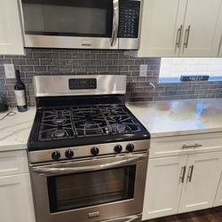 Frigidaire Gallery Gas Range and Microwave