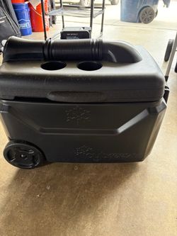 IcyBreeze cooler with battery