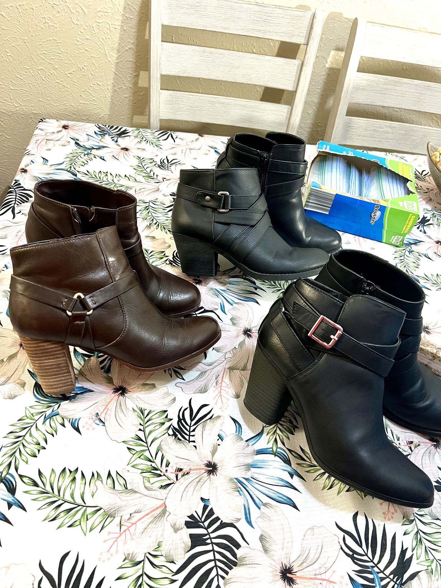Women’s Boots Size 8-8.5 Like New 20$ For Each 