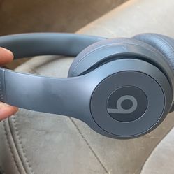 Beats Headphones With Case