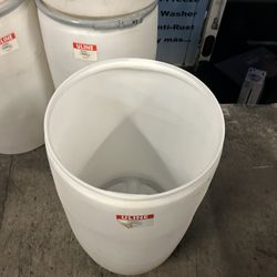 HEAVY DUTY PLASTIC 55 GALLON SHIPPING DRUMS WITH REMOVABLE LIDS AND CLAMPS $45 EACH BUY 5 DRUMS $40 EACH DELIVERY AVAILABLE $$$