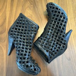 Charlie My Love Caged booties