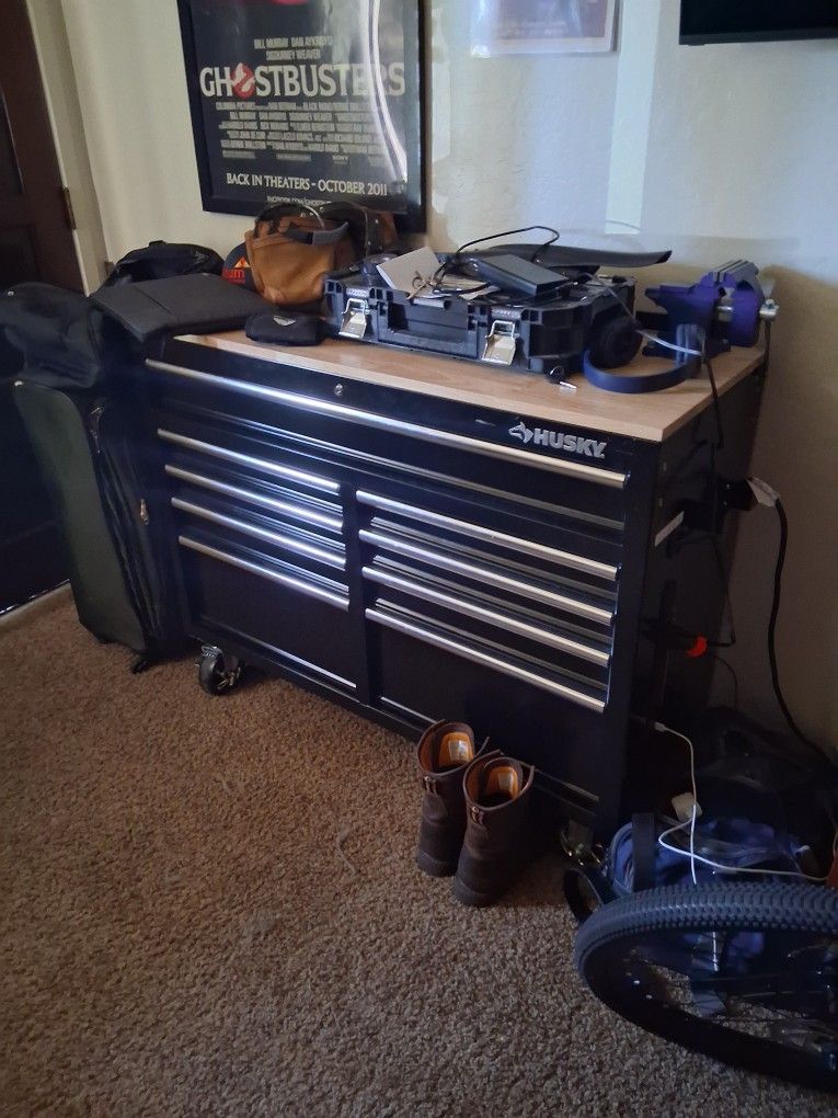 Husky Tool Box Only 2 Months Old Has Brand New Vice Mounted On It Few Scratch But Overall Like New