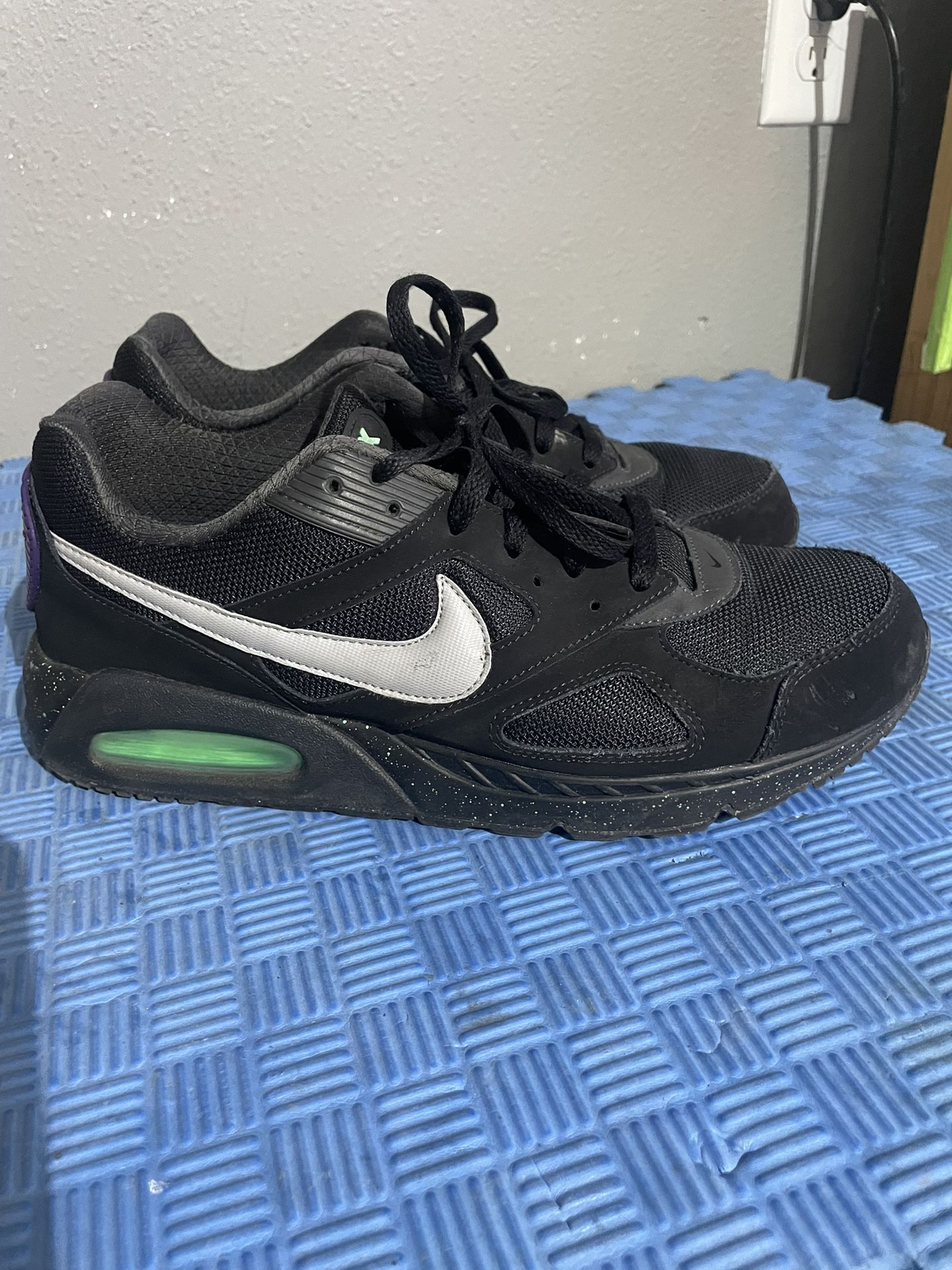 Nike Airmax Command Size 11