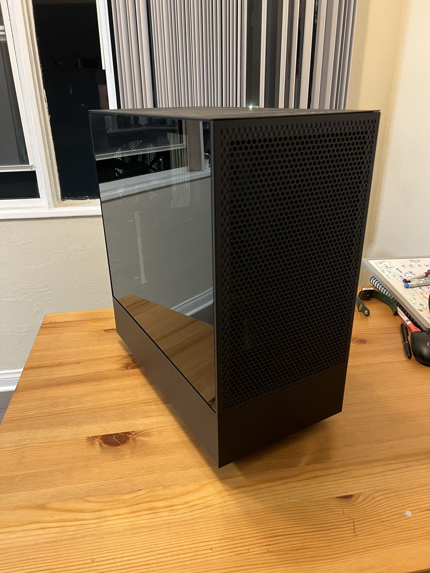 NZXT H5 Flow Compact PC Case - ATX mid-tower
