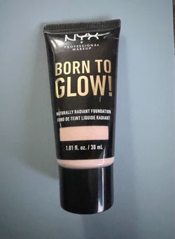 New NYX Born To Glow Naturally Radiant Foundation – Shade Light (BTGRF05)