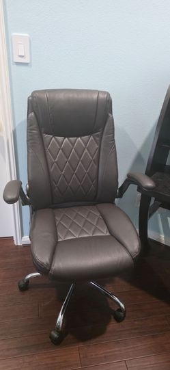 Executive Office Chair – Excellent Condition