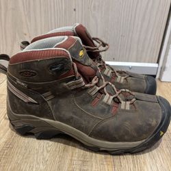 Women’s Hiking Boots Size 8