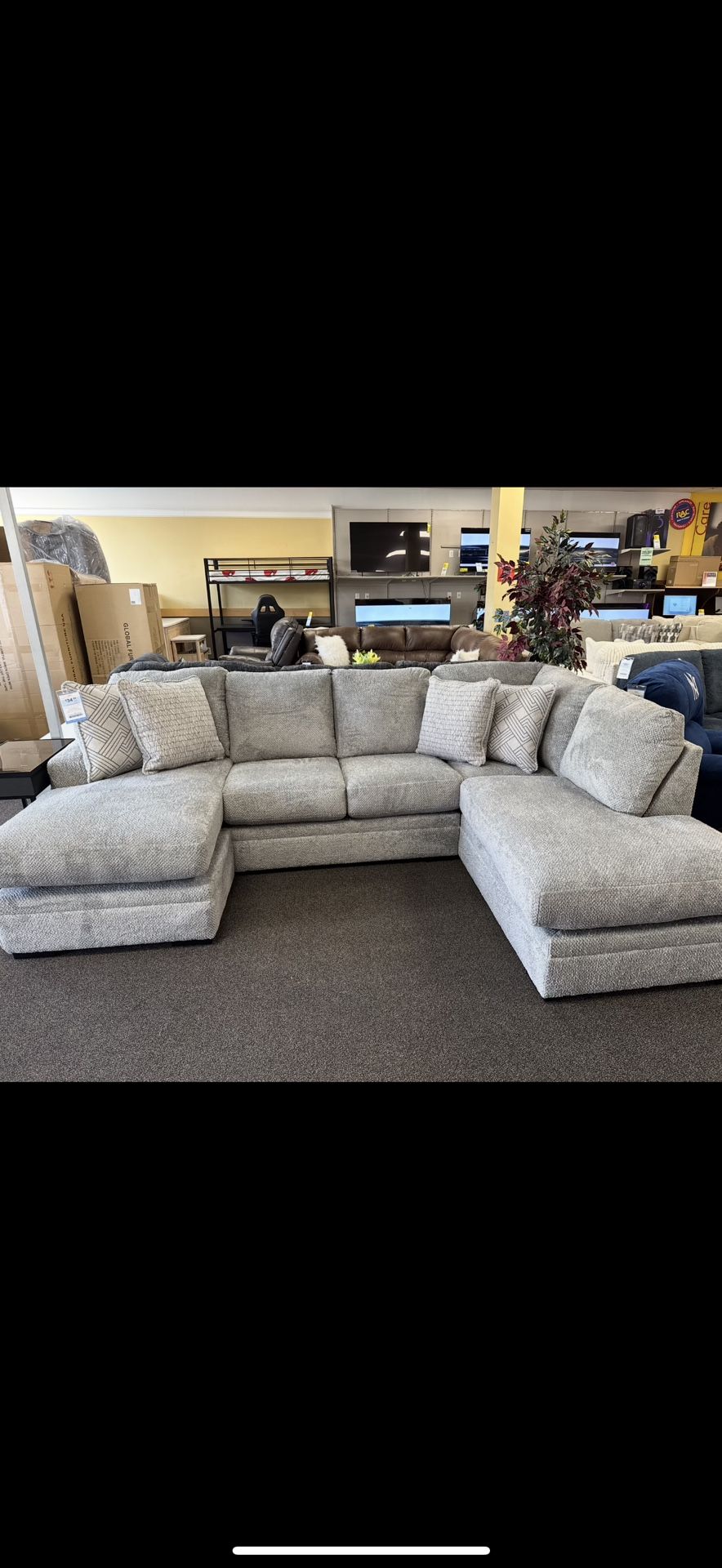 Couch Needs To Go Asap Not Even A Year Old $400 Obo Have To Pickup!!!!