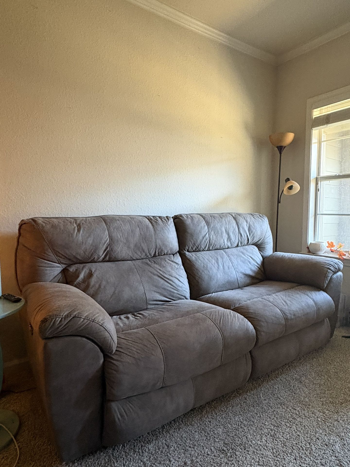 recliner sofa w/ functioning charging ports on each side