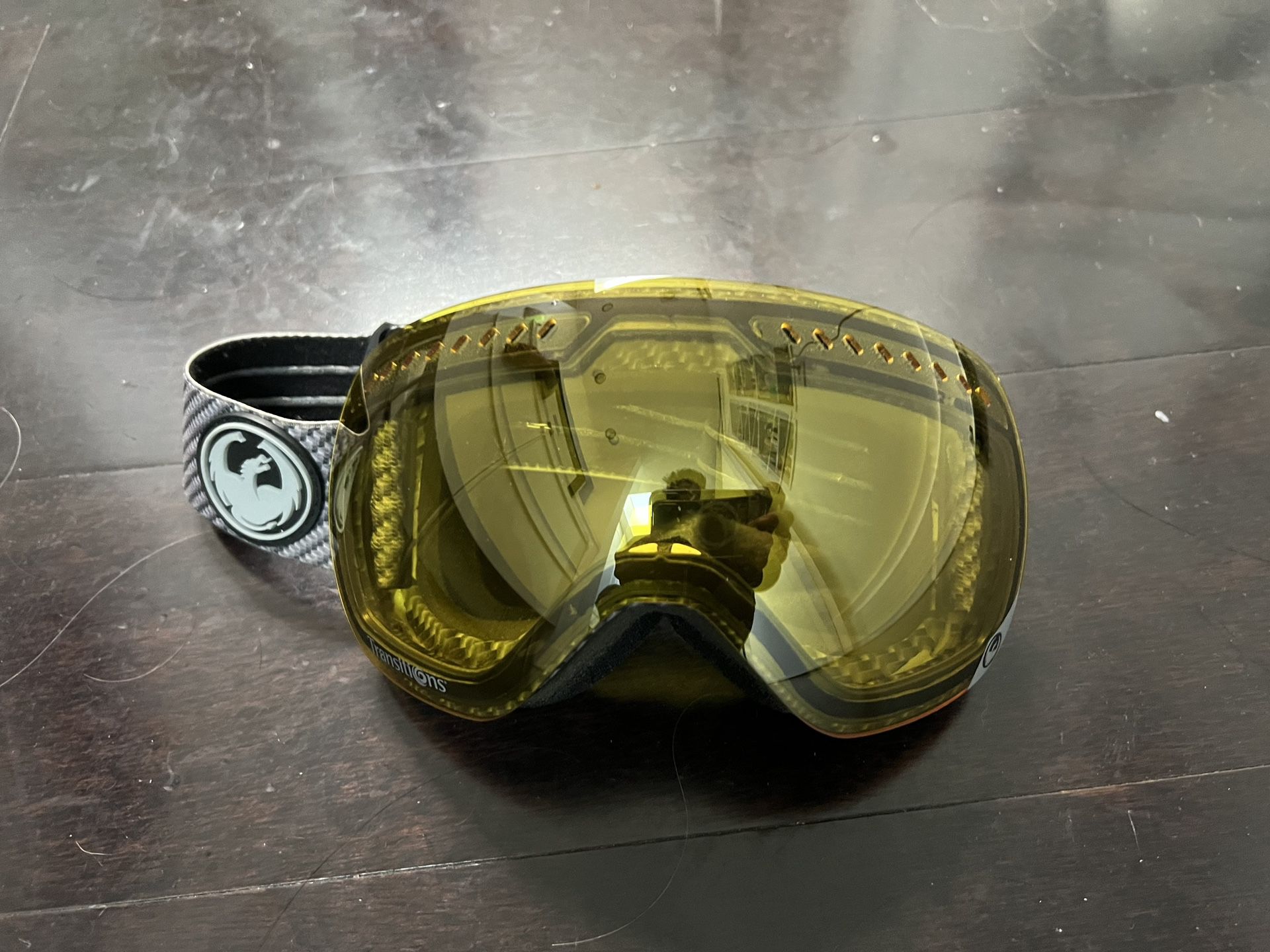 Dragon APX Goggles with Transitions Lens for Sale in San Diego, CA ...