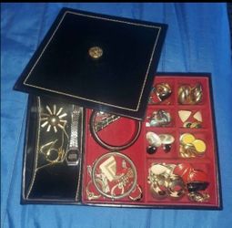 ✨ Retro Vibes: 1960s Vintage Dresser Valet & Jewelry Lot