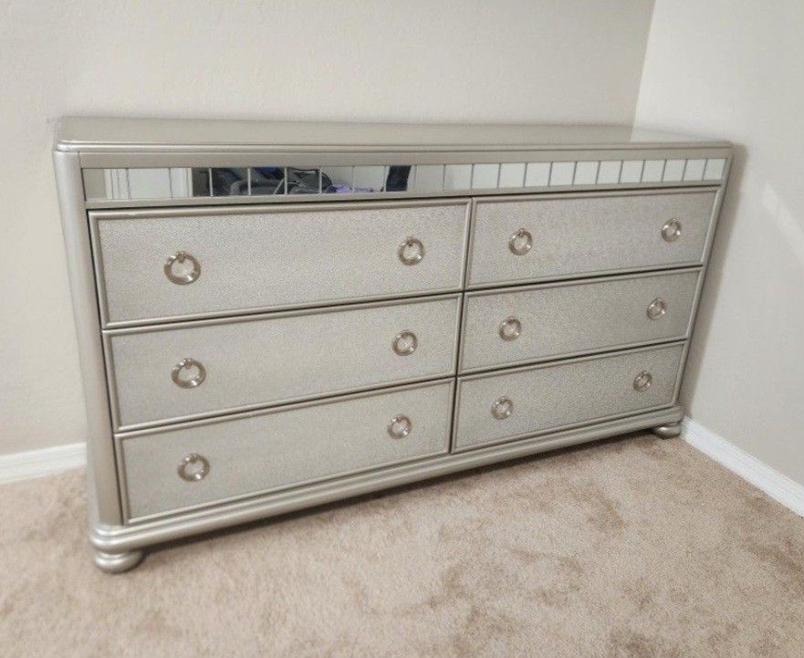 Gemma Platinum Nightstand & 6-drawer Dresser for Sale in Laveen Village, AZ - OfferUp Gemma Platinum Nightstand & 6-drawer Dresser for Sale in Laveen Village, AZ - OfferUp