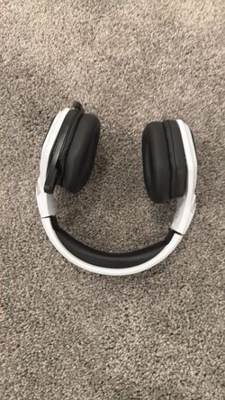 White Wireless Bluetooth Gaming Headphones Over-Ear Noise Isolating Headset