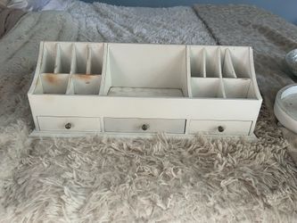 Make up holder for counter