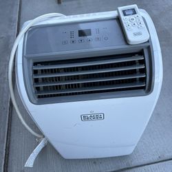 AC UNIT (14,000 BTU) Black and Decker