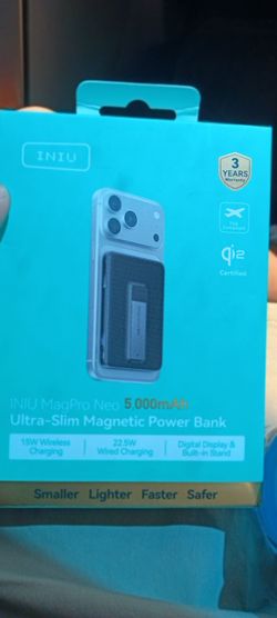 Ultra slim magnetic power bank