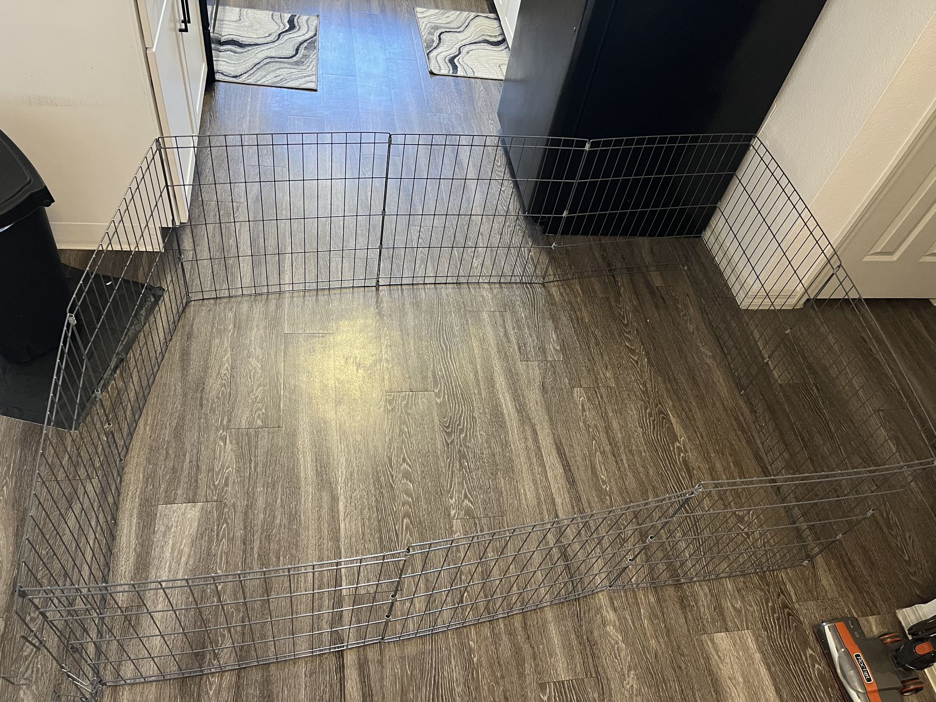 Metal wire dog crate