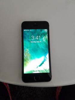 Iphone 5 SE ( NO TRADES)