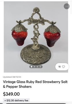 Vintage, Beautiful Salt And pepper Dispenser 