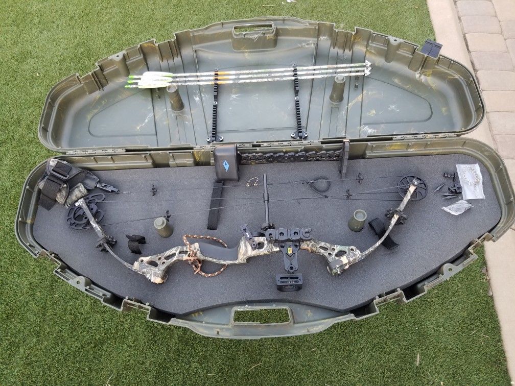Diamond Rapture by Bowtech Compound Bow w/Accessories
