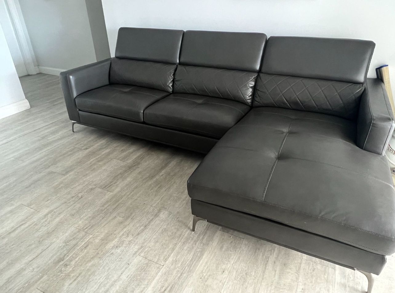 Sectional Sofa - Grey - Sofía Vergara 