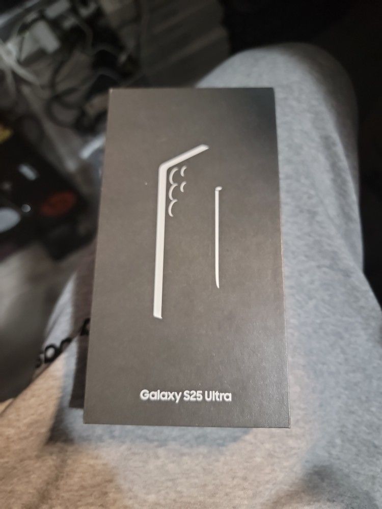 Samsung Galaxy S25 Ultra 256gb Black for Att or Cricket SEALED