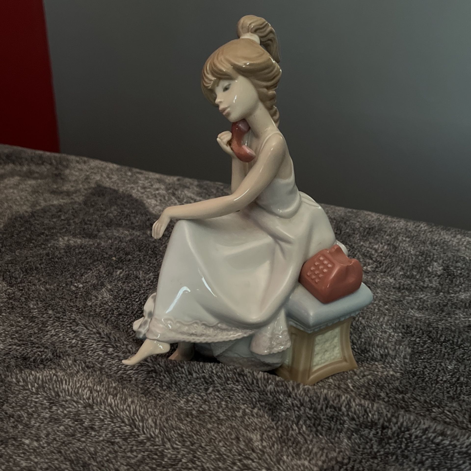 Lladro Porcelain - Girl on Phone Confidential 5466 Figurine