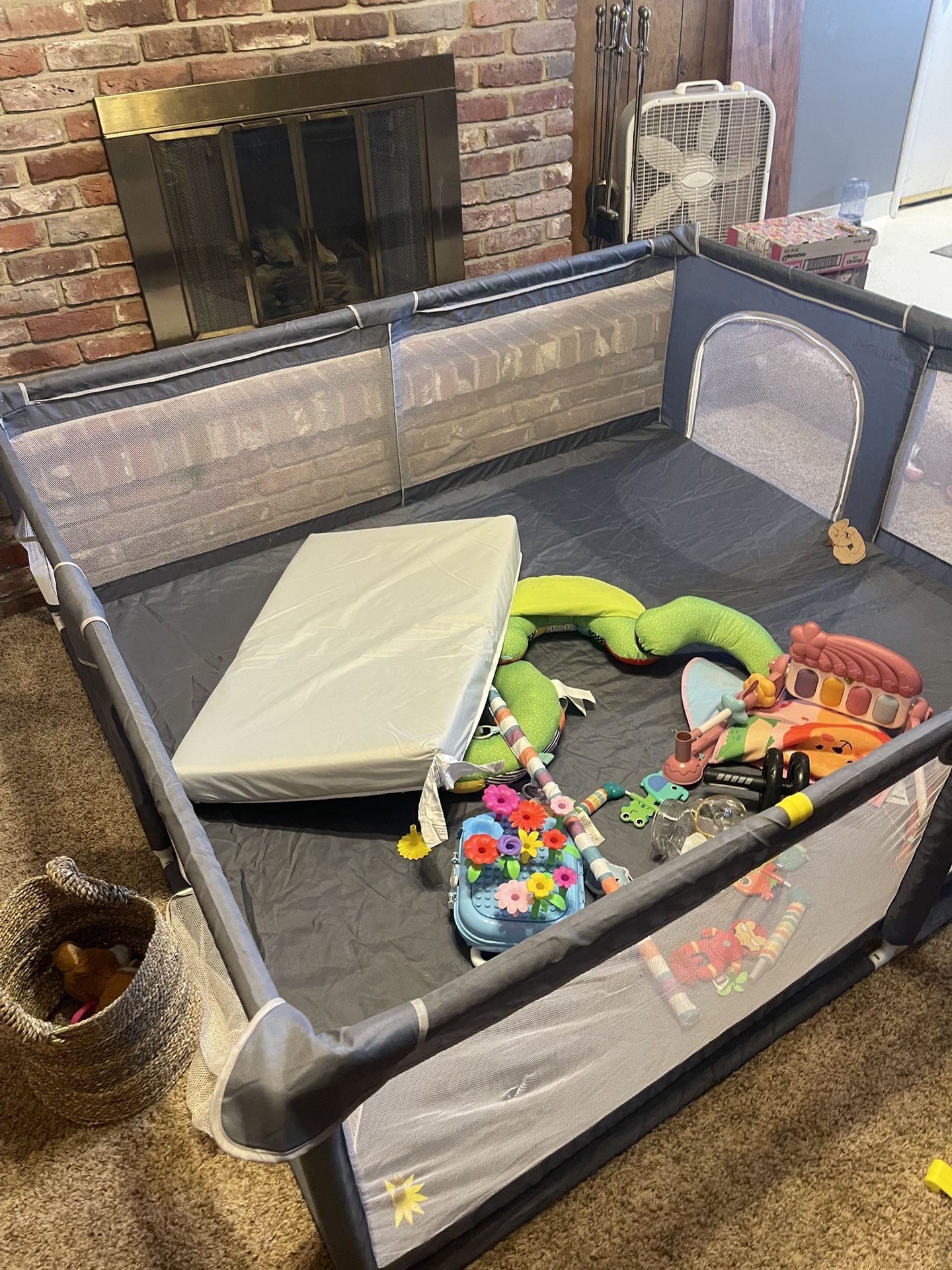 7x6 Playpen