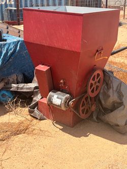 Blown in insulation hopper