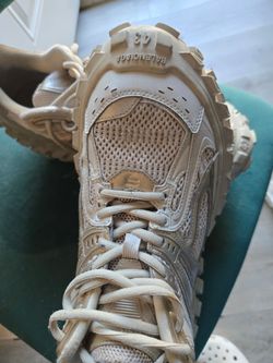 Balenciaga Defender color Beige