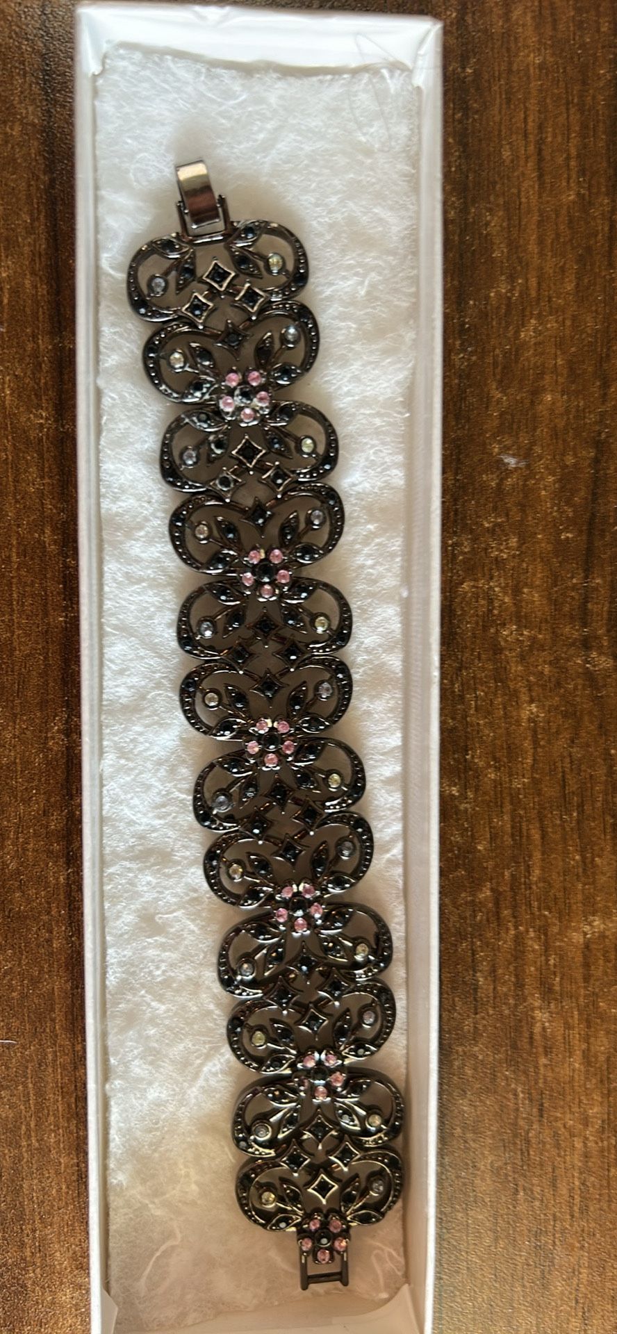 Beautiful gift set of matching necklace, bracelet & earrings