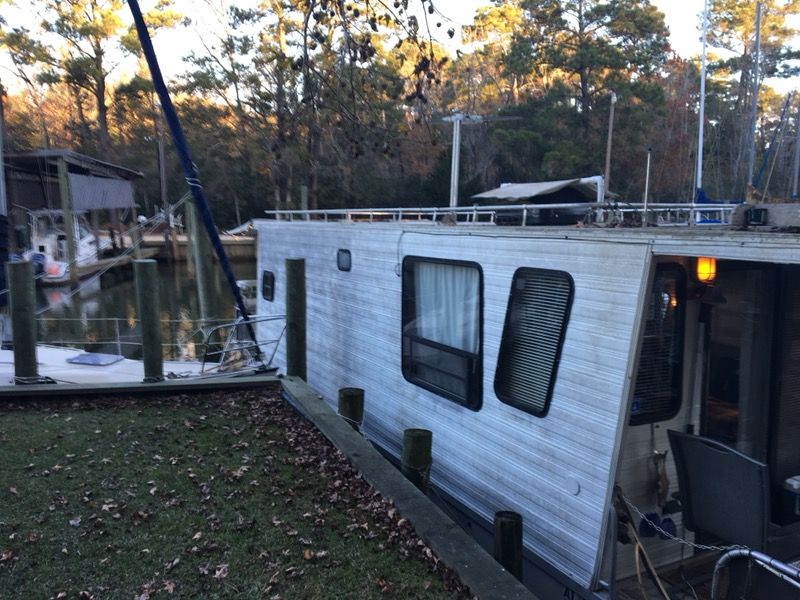 36 ft 1993 Aqua Chalet houseboat