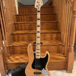 Squier Classic Vibe 70s Jazz Bass (Mint) W/ 15 Watt Bass Amp