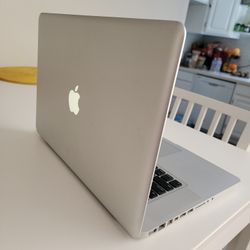 MacBook Pro 15-inch mid 2009 laptop Intel-Core dos Duo 2.8 GHz 6GB