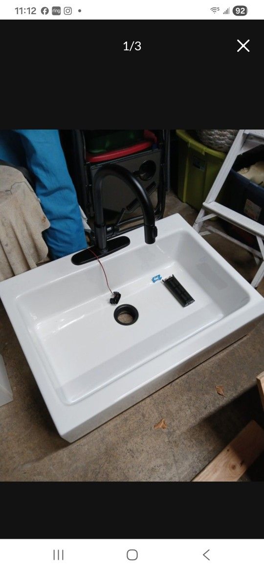 Sink Farmer Style With Touchless Faucet